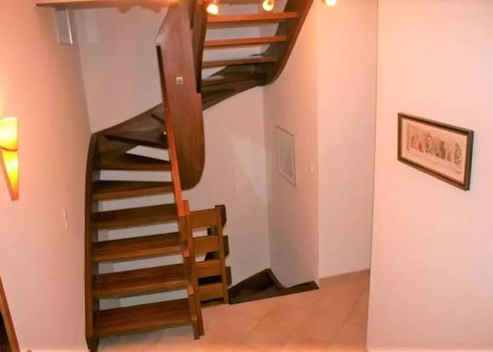 Storchennest Haushaelfte Feriehus *