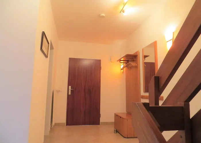 Storchennest Haushaelfte