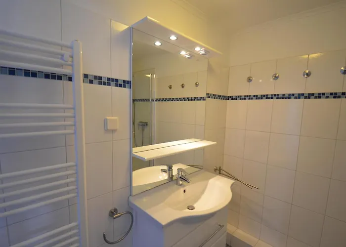 Storchennest Haushaelfte Feriehus