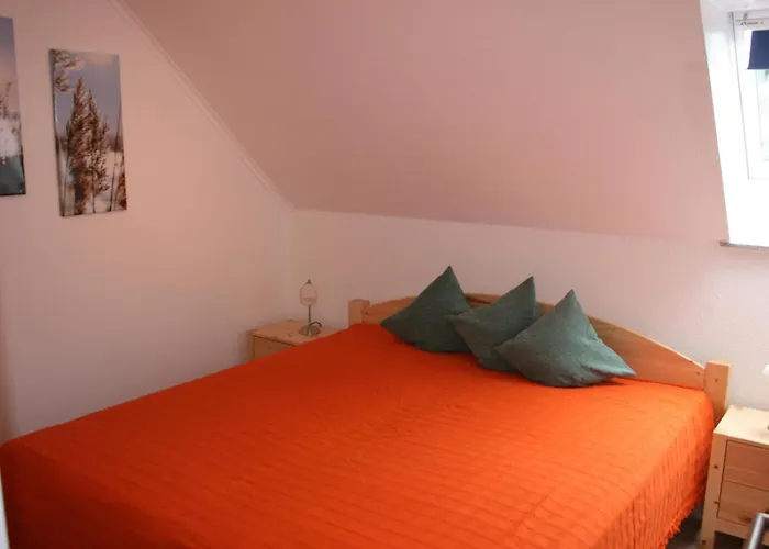 Storchennest Haushaelfte Feriehus