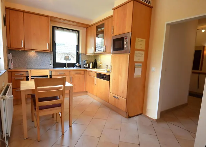 Storchennest Haushaelfte *