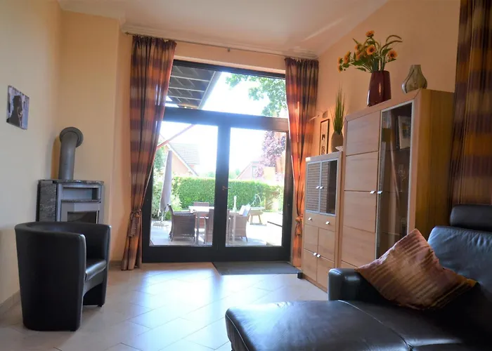 Storchennest Haushaelfte Feriehus